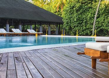 A PARADISEMATIC COUNTRY, WHERE ROASTED PARTS OF SENTENCES FLY